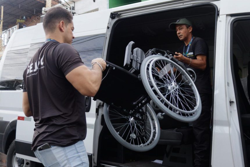Programa tem distribuição de cadeiras de rodas gratuitas no AM