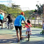 Grupo oferece aulas gratuitas para aprender a andar de bicicleta