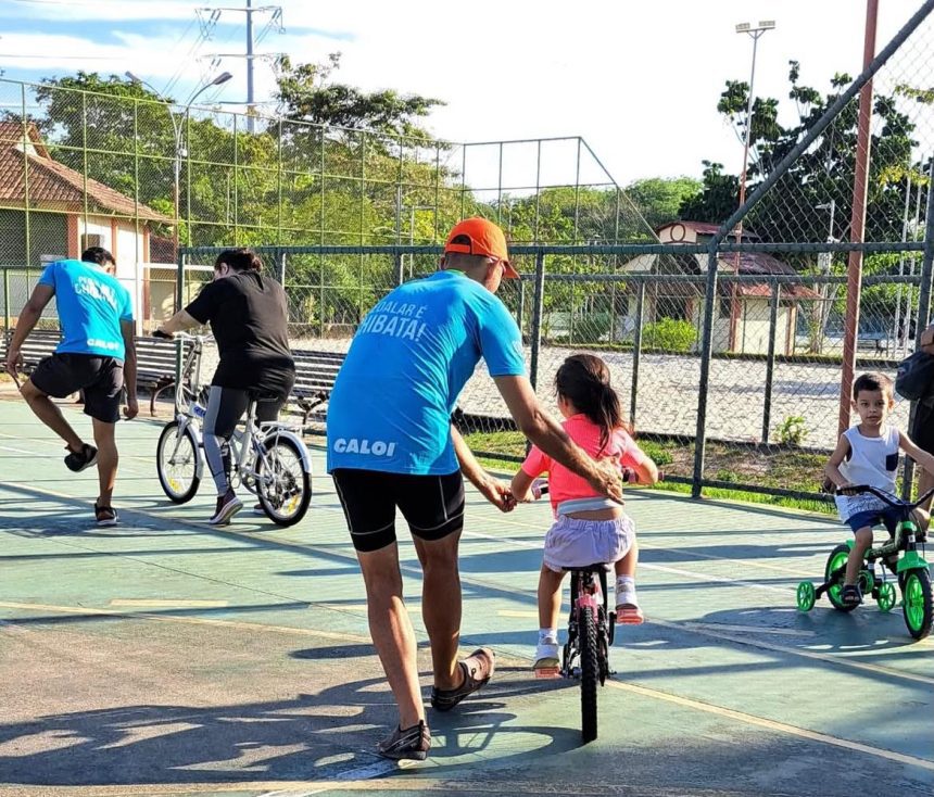 Grupo oferece aulas gratuitas para aprender a andar de bicicleta