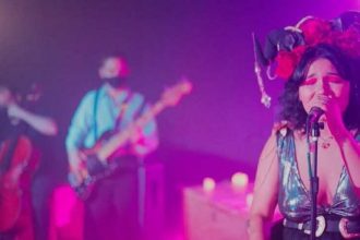 Escola de Rock Clube Garagem seleciona jovens iniciantes