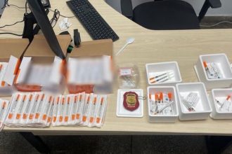 Mulheres presas por vender medicação com receita veterinária