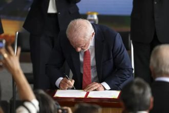 Lei autoriza pagamento retroativo para servidores públicos