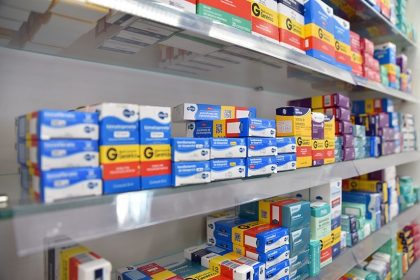 Venda de medicamentos em supermercado é avanço ou risco?