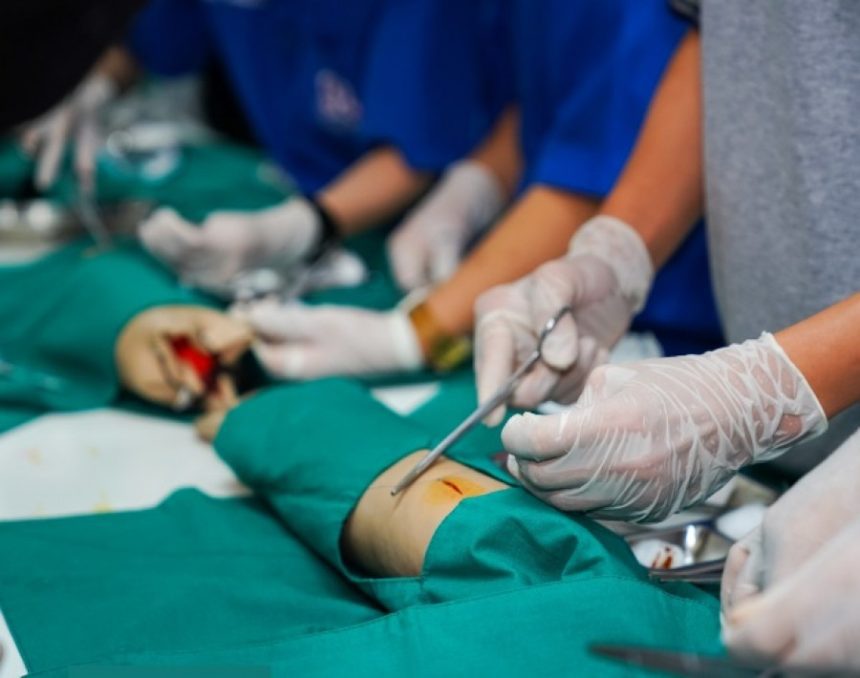 Curso gratuito de sutura abre vagas para enfermeiros de Tabatinga