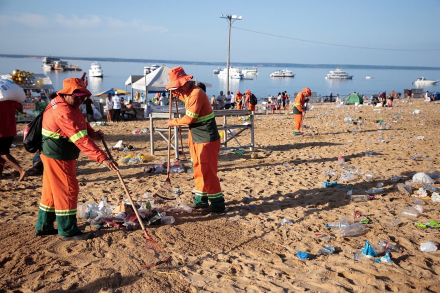 Réveillon tem lixo reduzido pela metade