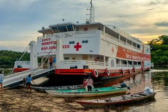 Barco Hospital leva atendimento de saúde para Itapiranga