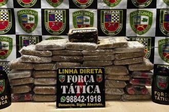 Mais de 40 tabletes de drogas são apreendidos em carro transportado por caminhão cegonha em Manaus