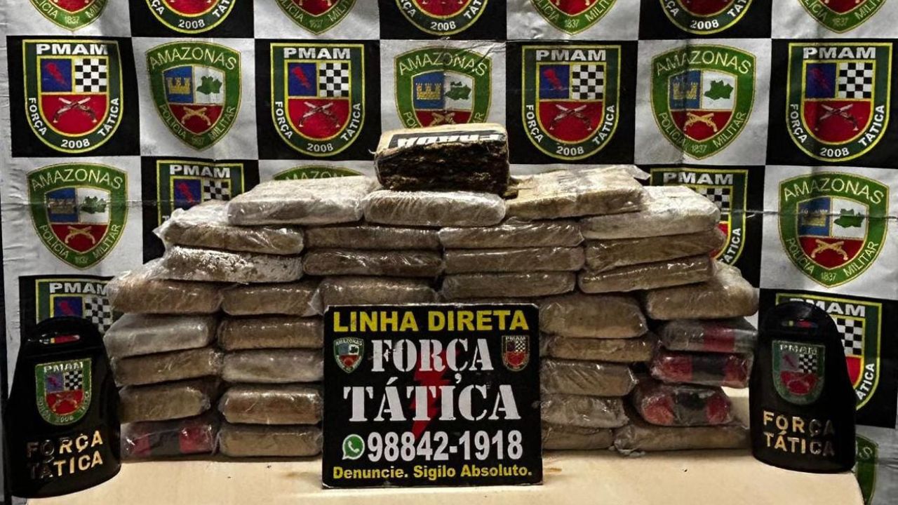 Mais de 40 tabletes de drogas são apreendidos em carro transportado por caminhão cegonha em Manaus