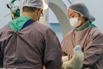 Hospital Platão Araújo orienta sobre cuidados ortopédicos durante o Carnaval