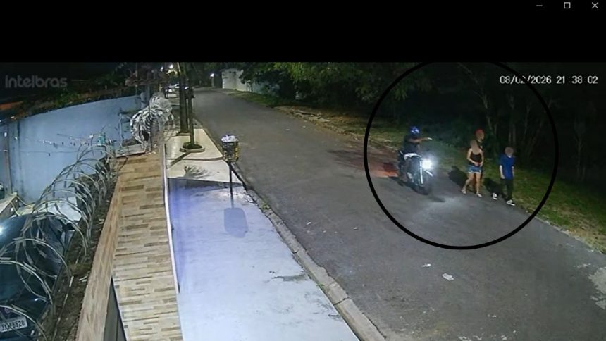 Câmera registra crimino em moto assaltando três pessoas na Zona Leste de Manaus