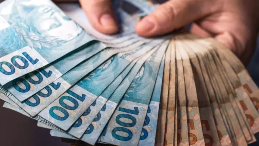 Trabalhadores com renda de até R$ 5 mil ficam isentos do IR a partir deste mês