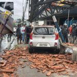 Idoso morre após carro atingir parada de ônibus na Avenida Cosme Ferreira