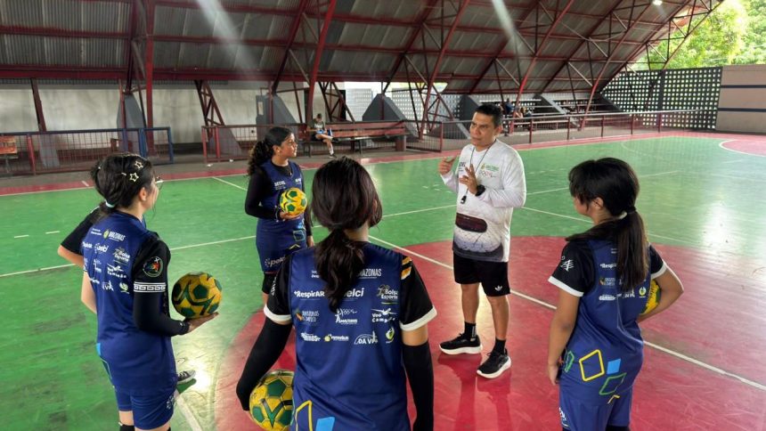 Inscrições para novas turmas de handebol estão abertas na Vila Olímpica