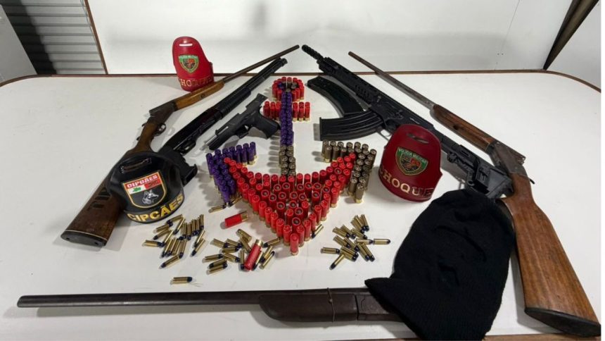 Armas de grosso calibre são apreendidas durante operação fluvial em Jutaí