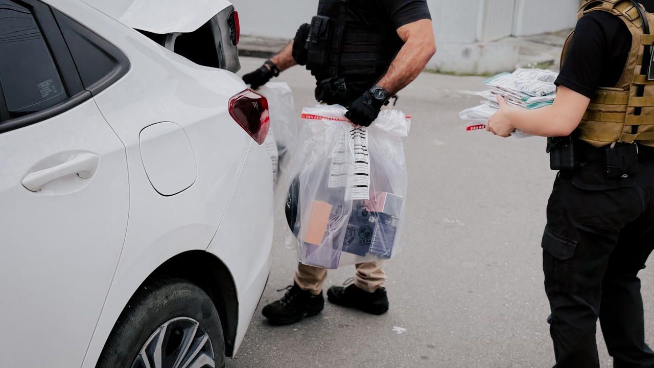 Polícia realiza operação contra suspeitos de golpes financeiros superiores a R$ 75 milhões no AM