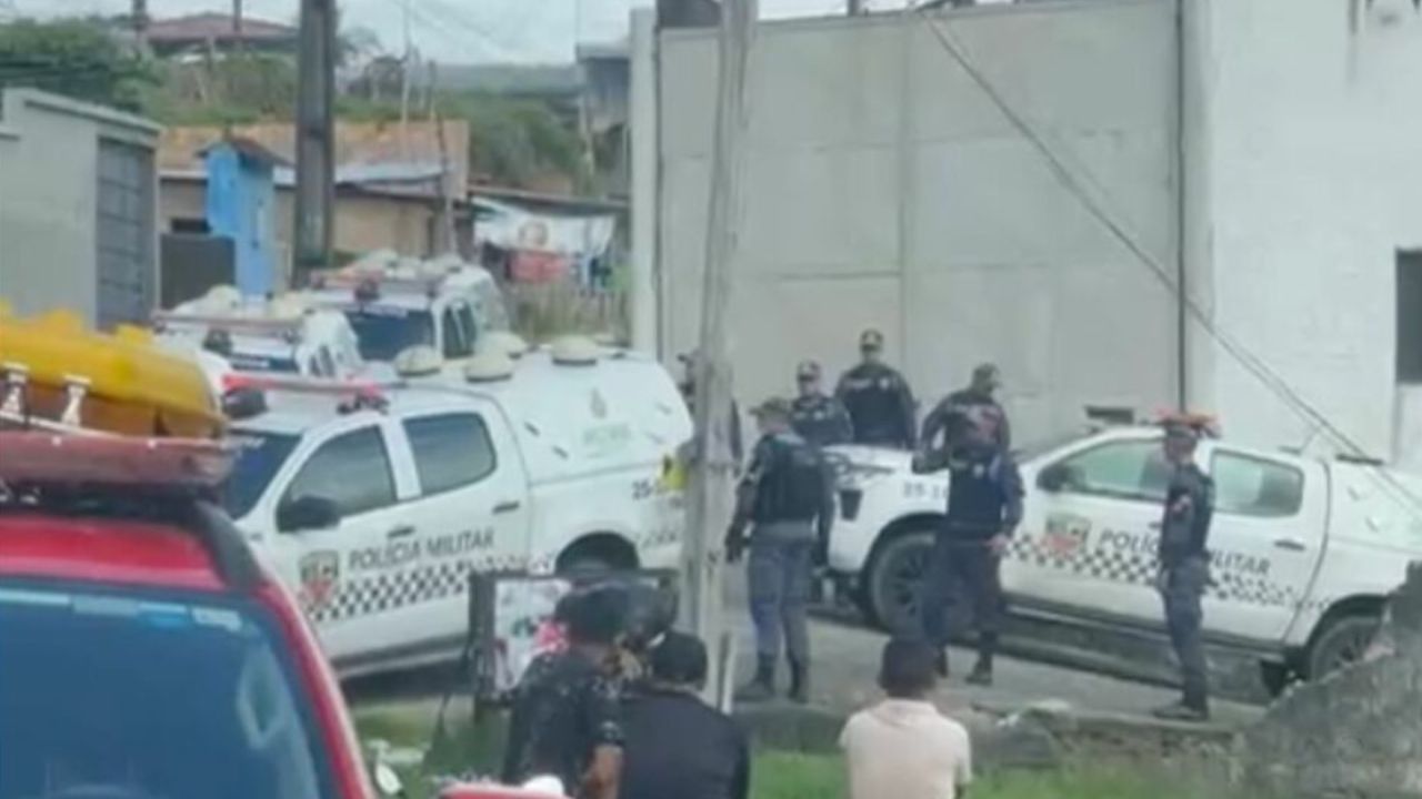 Drogas são apreendidas em balsa com compartimento oculto em Manaus