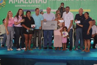 Wilson Lima entrega Auxílio Estadual para novas famílias na região do Purus