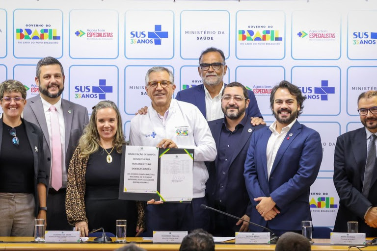 Lula anuncia R$ 122 milhões para produzir remédio contra AME