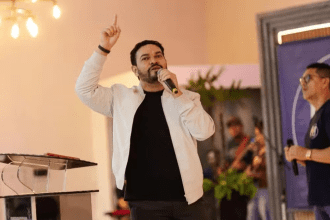 Cantor gospel morre em naufrágio no Encontro das Águas