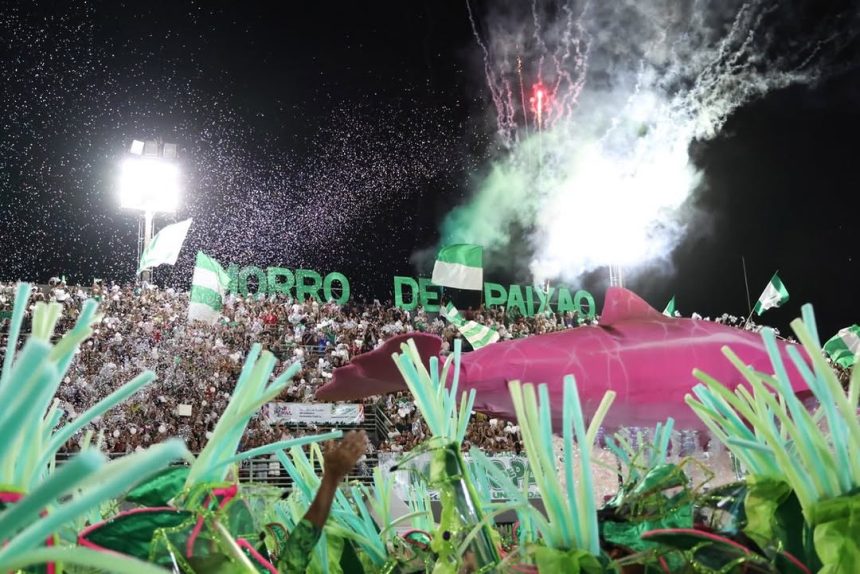 Escola de Samba Reino Unido fica em terceiro no Carnaval de Manaus