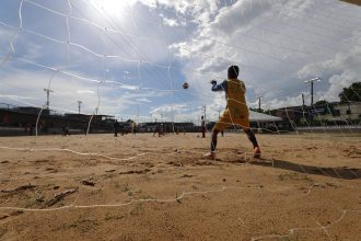 Wilson Lima entrega Arena Poliesportiva no bairro Compensa