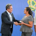 Tadeu de Souza acompanha entrega de óculos em Manaus