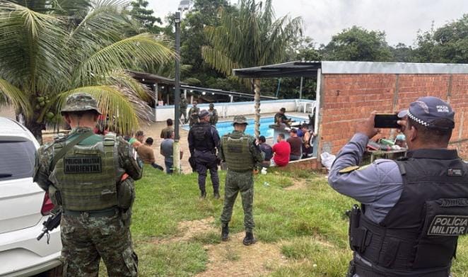 Operação desarticula rinha de galos e prende mais de 40 pessoas