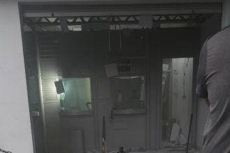 Bandidos explodem lotérica em tentativa de assalto em Manaus