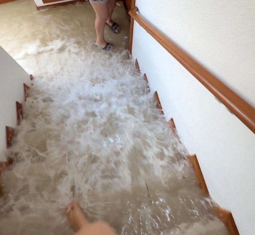 Caixa d’água explode, alaga prédio e assusta moradores