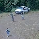 Vídeo mostra gêmeos escapando de carro desgovernado