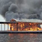 Incêndio destrói flutuante no Tarumã-Açu