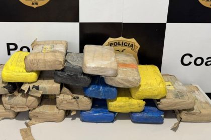 Polícia apreende 22 kg de drogas em caixa de bananas no porto de Coari