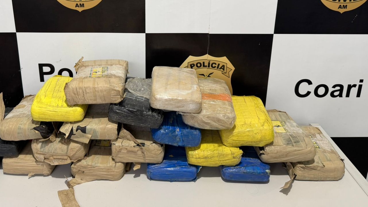 Polícia apreende 22 kg de drogas em caixa de bananas no porto de Coari