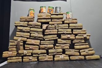 Mais de 70 quilos de droga foram apreendidos em embarcação