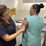 Vacinação de profissionais de saúde tem início no Amazonas