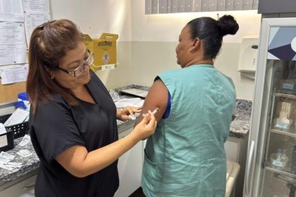 Vacinação de profissionais de saúde tem início no Amazonas