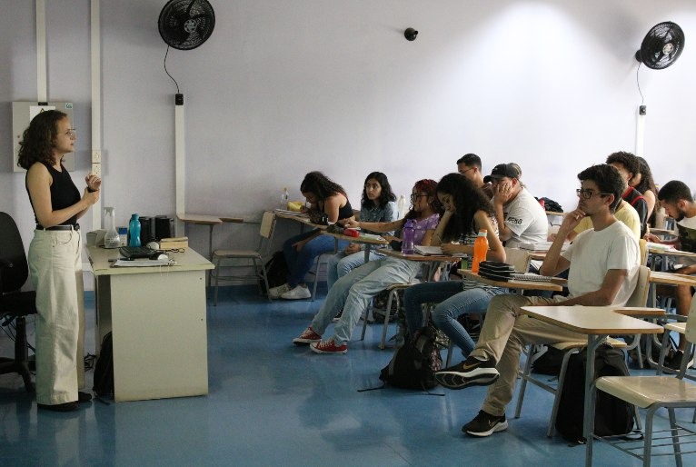 Cursinho popular de preparação para o Enem abre vagas gratuitas