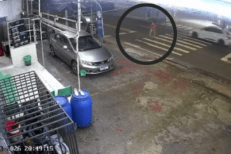 Câmera registra atropelamento de idosa em faixa de pedestres em Manaus