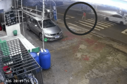 Câmera registra atropelamento de idosa em faixa de pedestres em Manaus