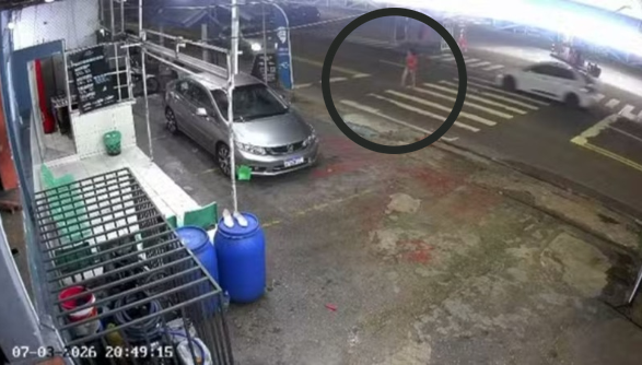 Câmera registra atropelamento de idosa em faixa de pedestres em Manaus