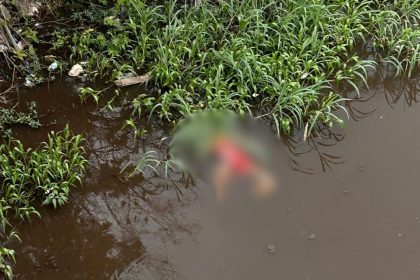 Populares encontram corpo boiando em igarapé no bairro São Jorge