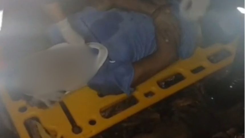 Homem é resgatado após sofrer agressões em tribunal do crime em Manaus