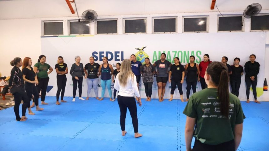 Curso gratuito de defesa pessoal disponibiliza 200 vagas para mulheres de Manaus