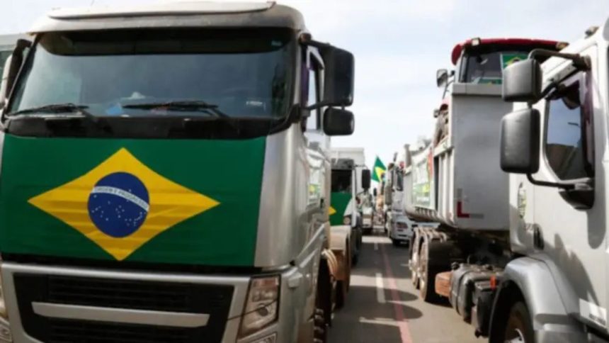 Caminhoneiros anunciam possível paralisação nacional por aumento do diesel