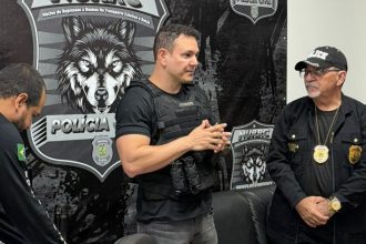 Dupla é presa suspeita de fraudar cartões de meia-passagem em Manaus