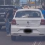 Motorista é contido após tentar bater em mulher no trânsito em Manaus