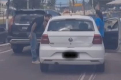 Motorista é contido após tentar bater em mulher no trânsito em Manaus