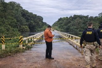 Cheias no Amazonas isolam cidades e autoridades recebem alerta para medidas urgentes