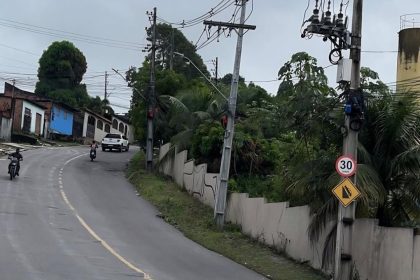 Tráfego de caminhões é limitado em trecho íngreme do bairro Jorge Teixeira