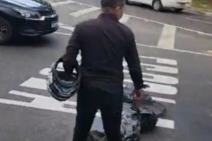 Derramamento de óleo na avenida Ipase provoca queda de motociclista em Manaus